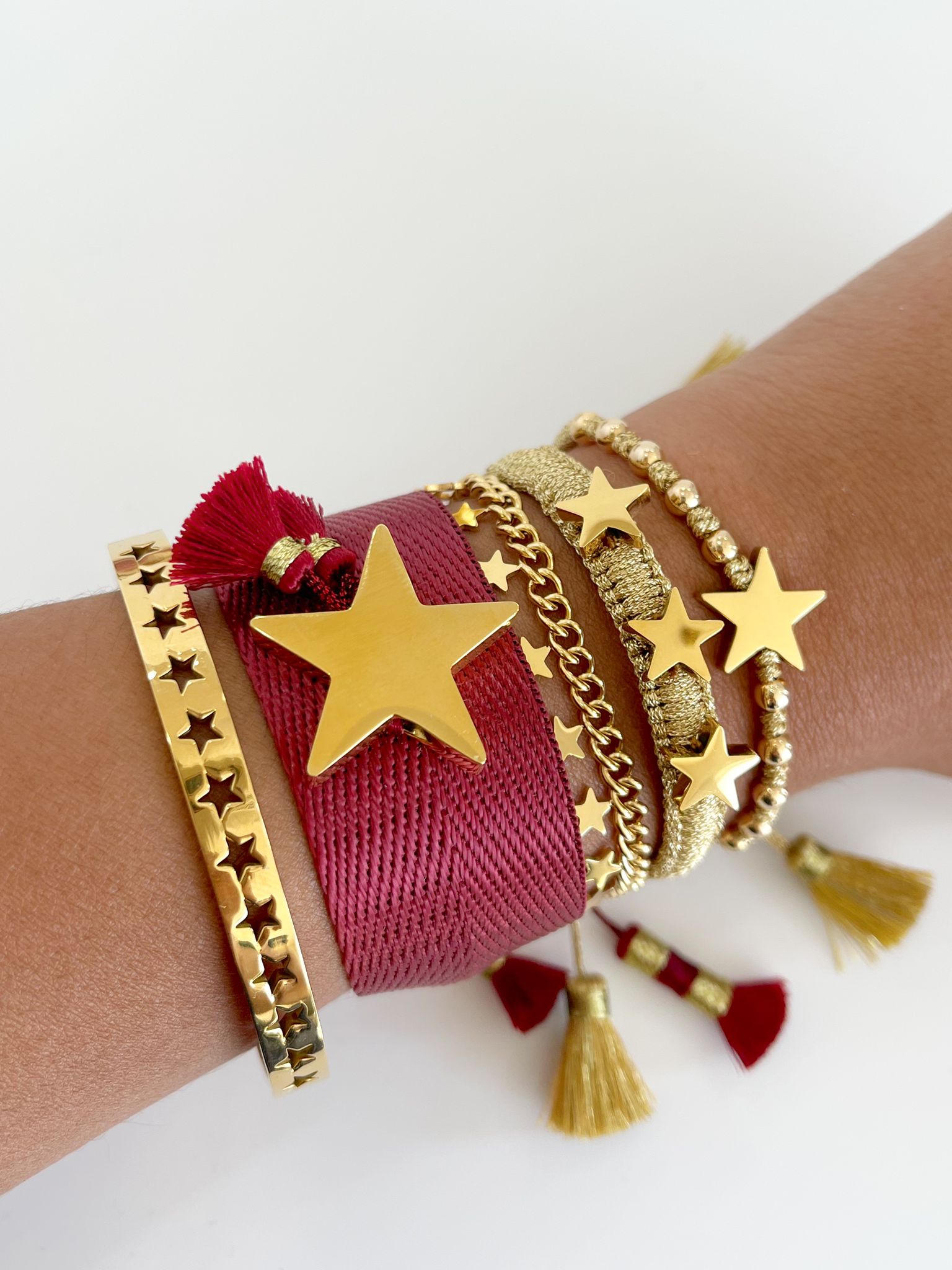 Red star bracelet set
