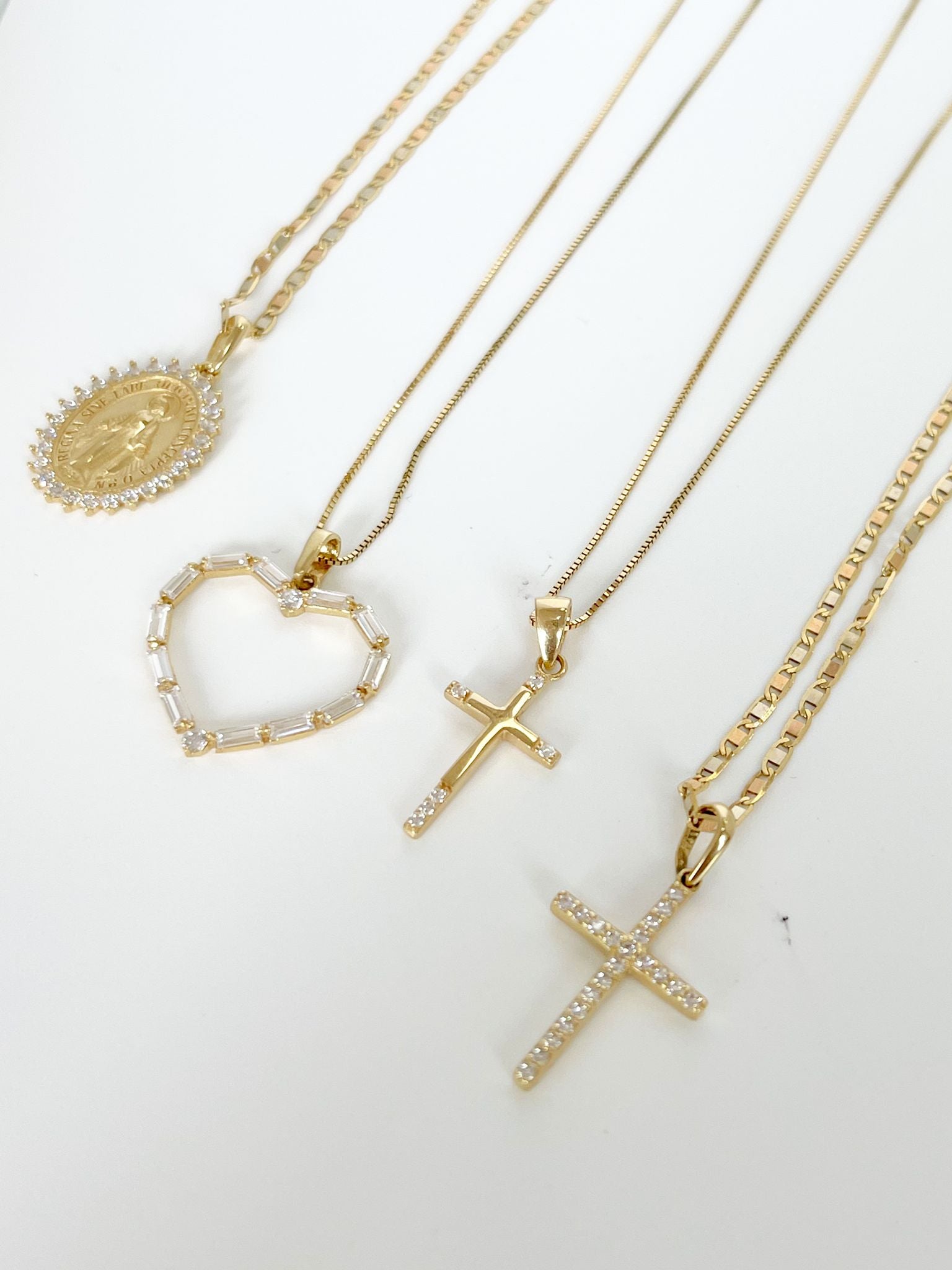 Crucifijo mini charm