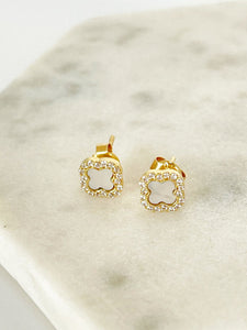 Queen gold earrings
