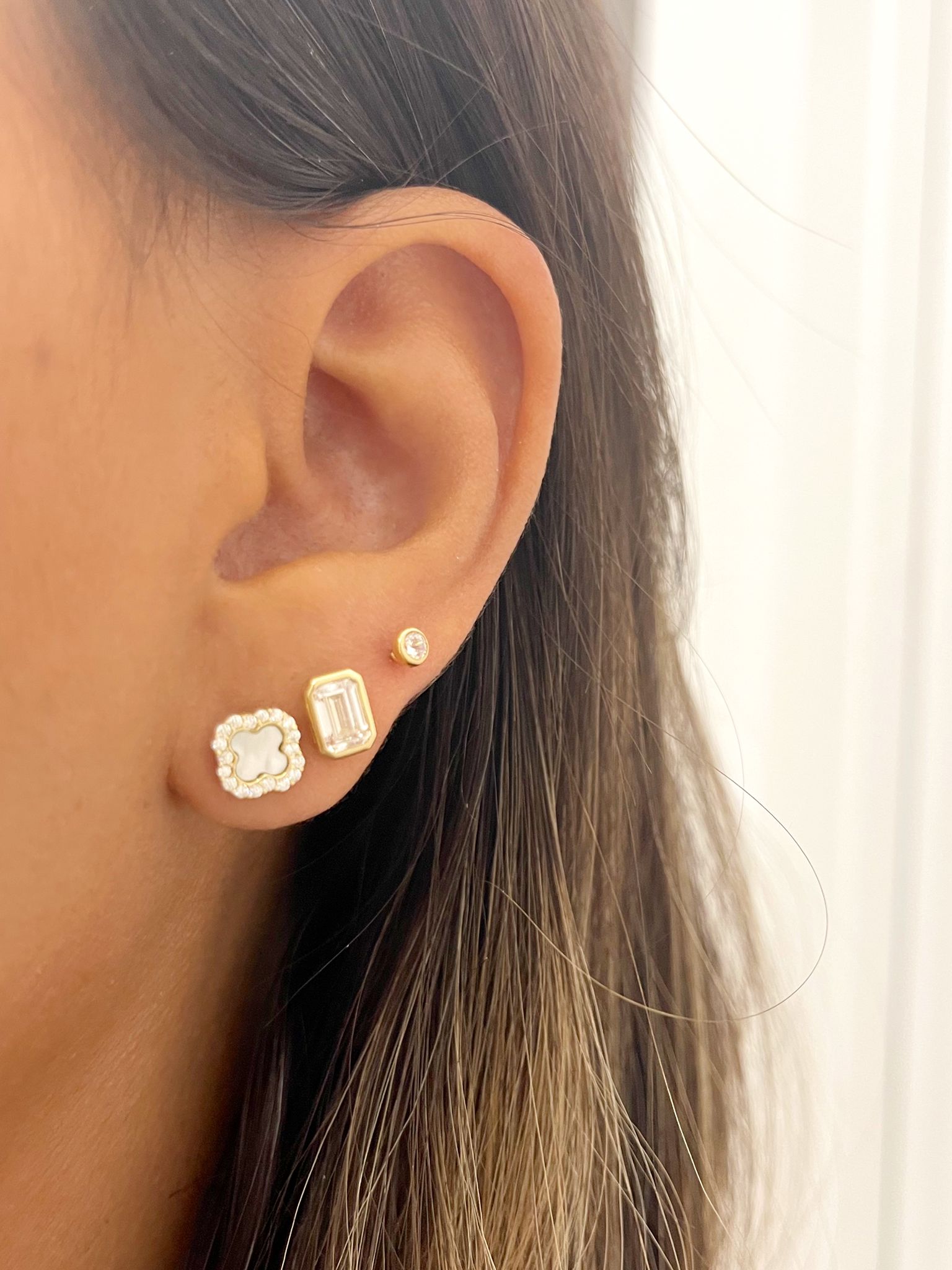 Queen gold earrings