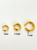 Load image into Gallery viewer, Mini gold earcuff
