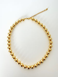 Medium gold necklace