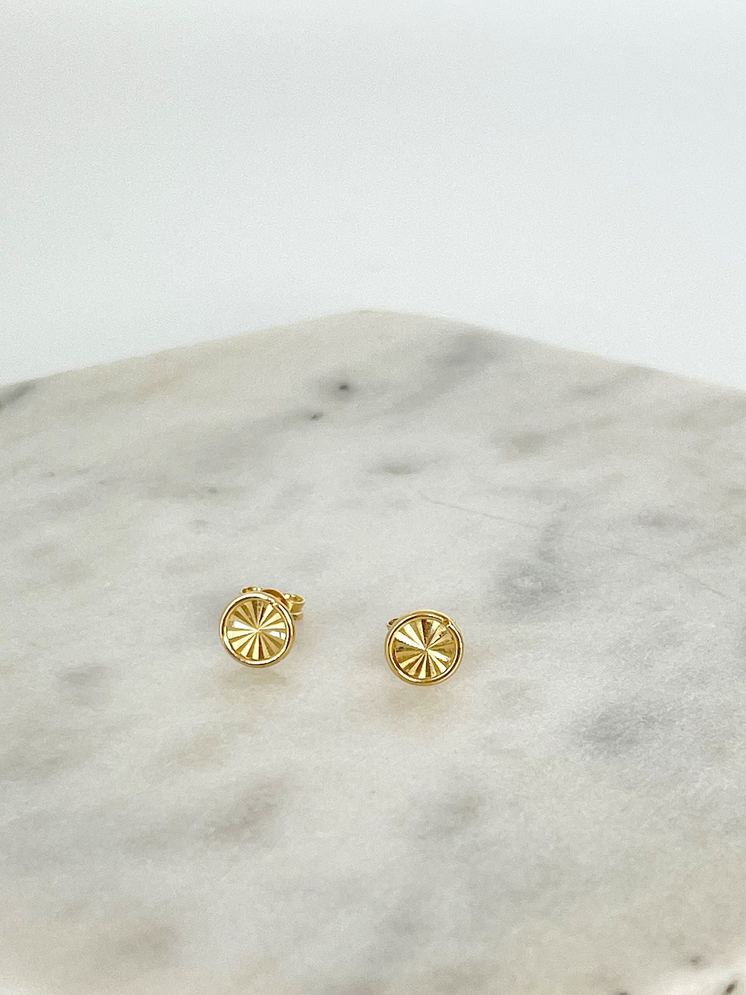 Circular gold earrings