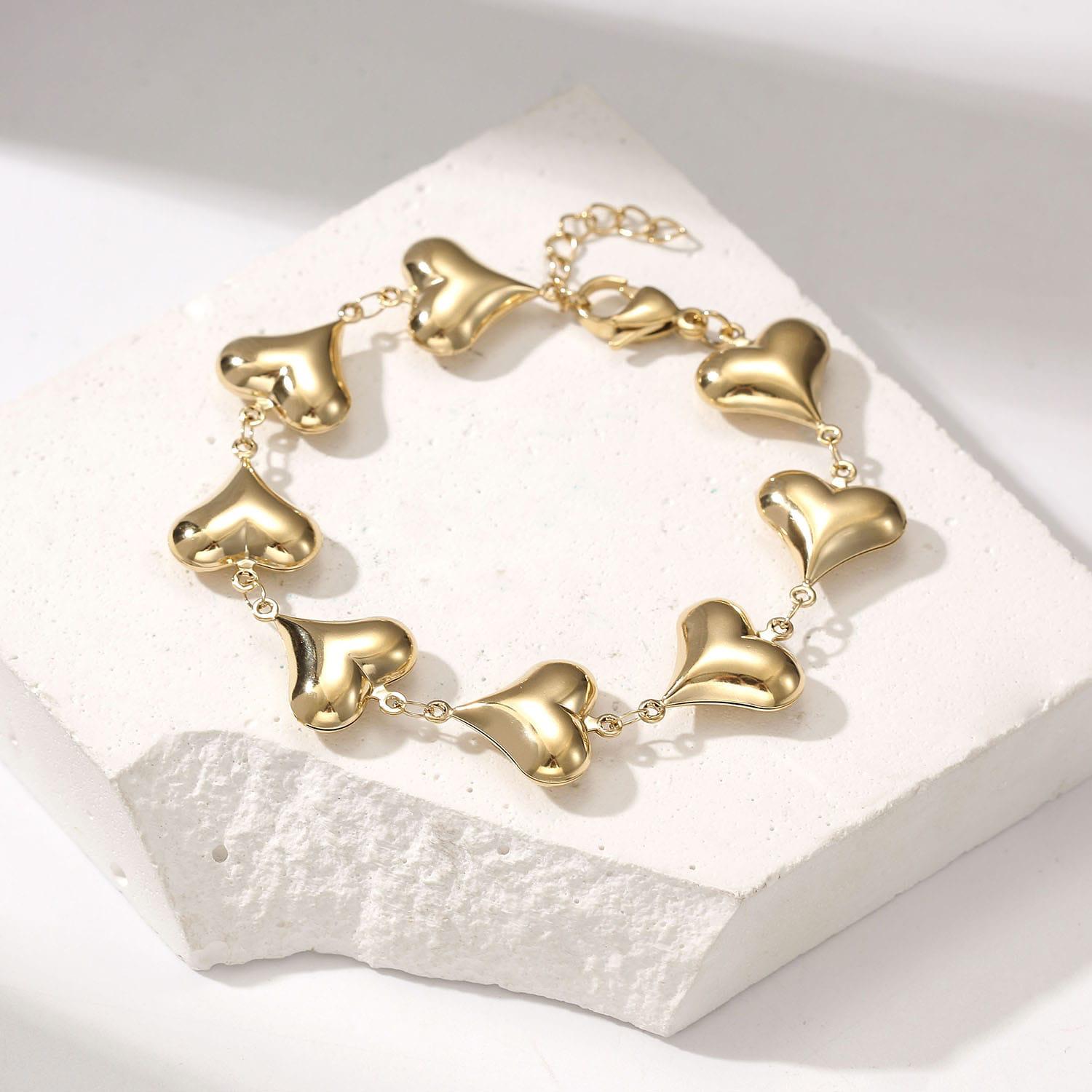 Maxi gold heart bracelet 1