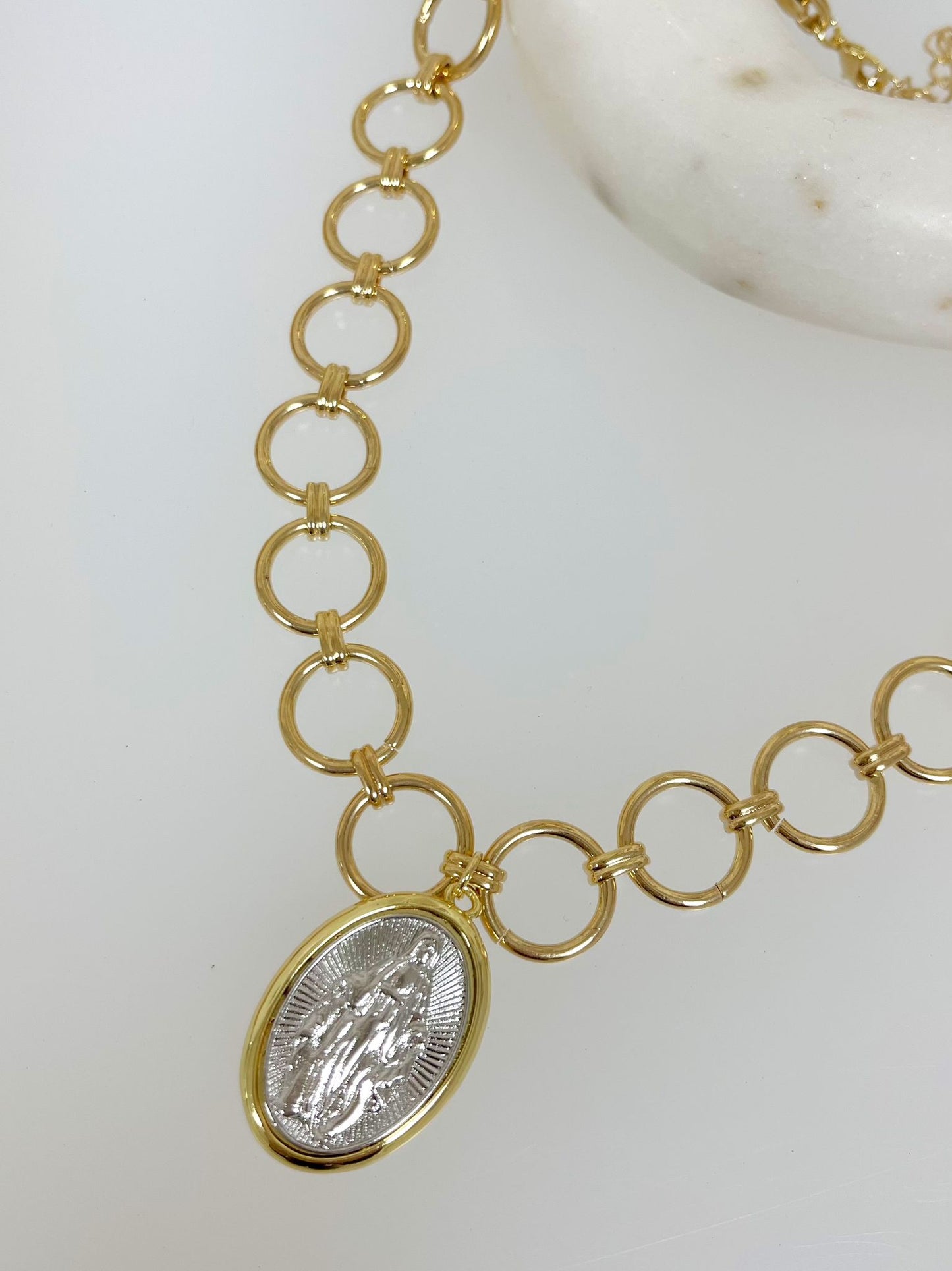 Virgen Milagrosa Choker