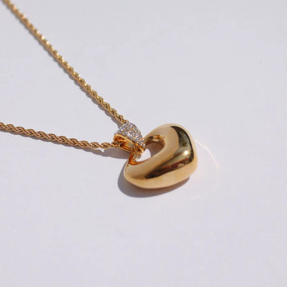 TERESA PENDANT NECKLACE