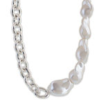 Load image into Gallery viewer, &#39;SERENA&#39; Chain &amp; Pearls Necklace
